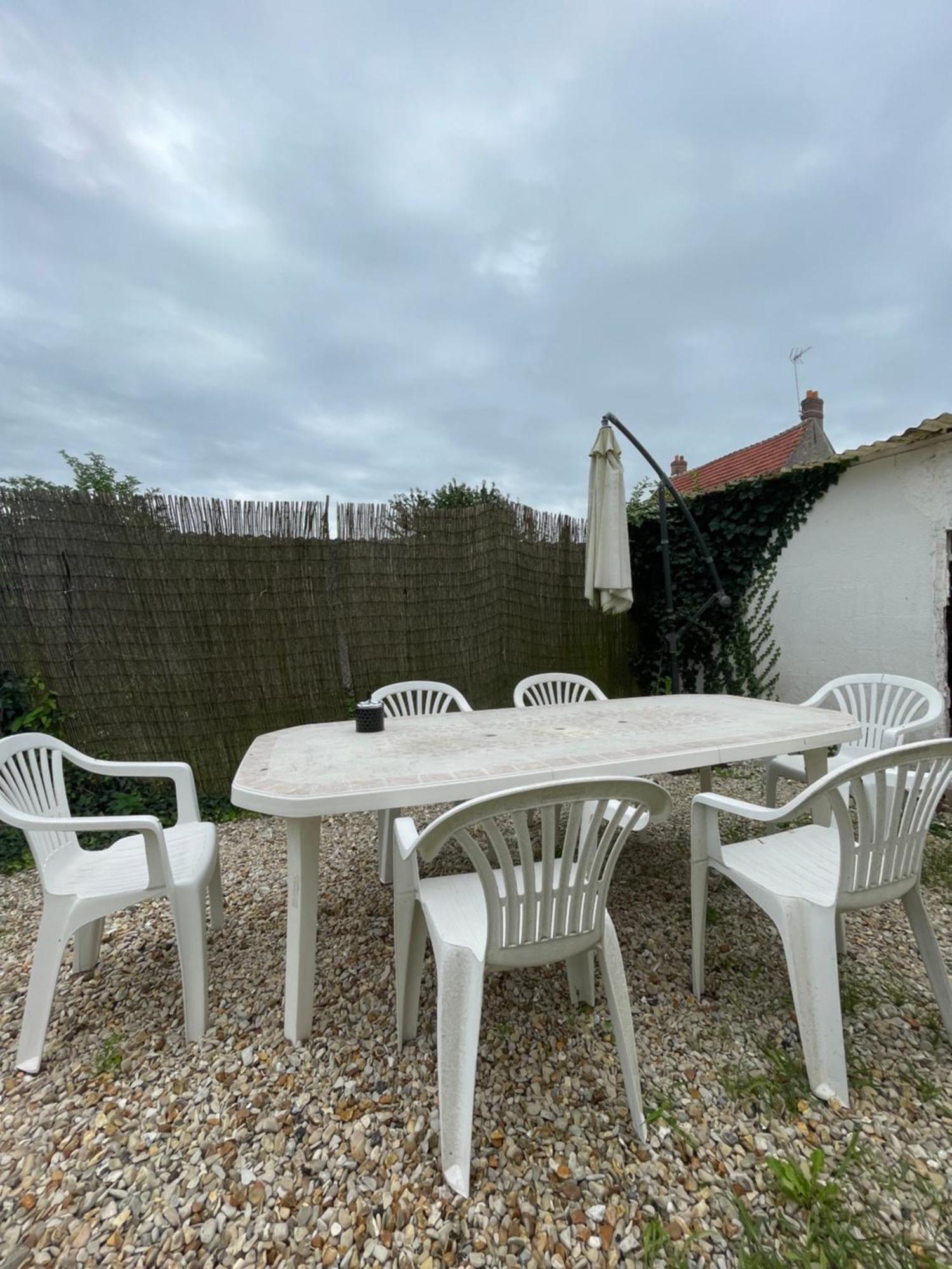 Famille Sabljak Marles-en-Brie Exterior foto